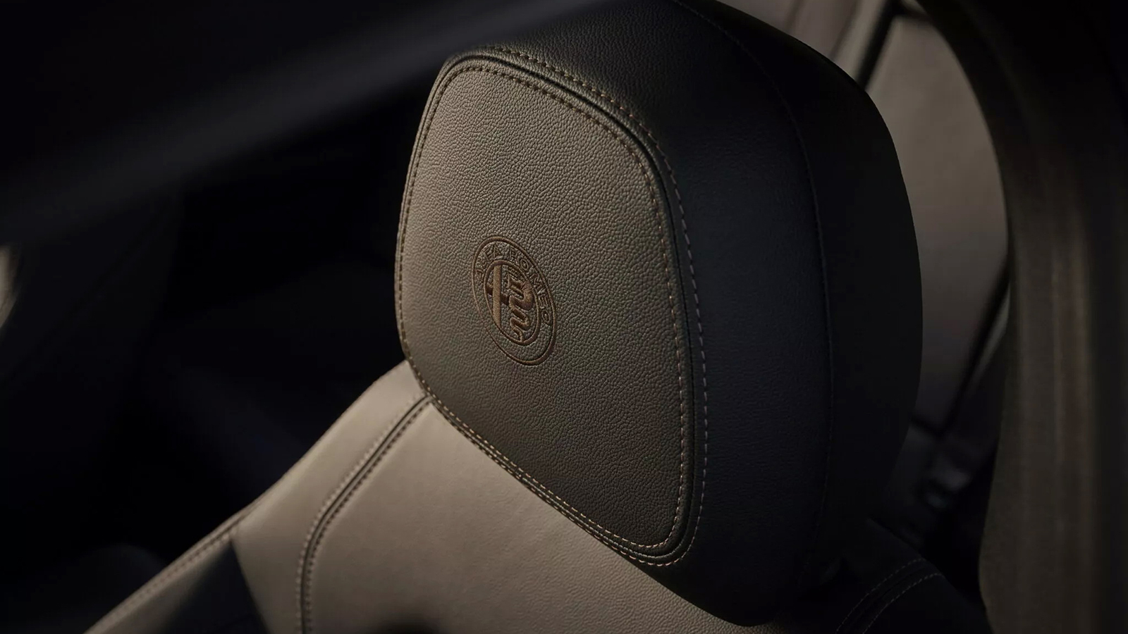 Alfa Romeo: Παρουσιάζει την ειδική έκδοση Intensa & την 4κίνητη Junior